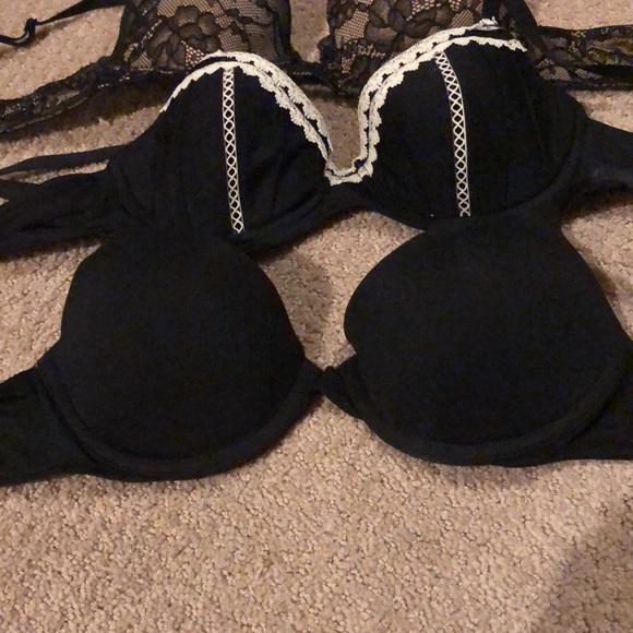 34B. Beautiful bras in excellent condition. - Picture 3 of 5